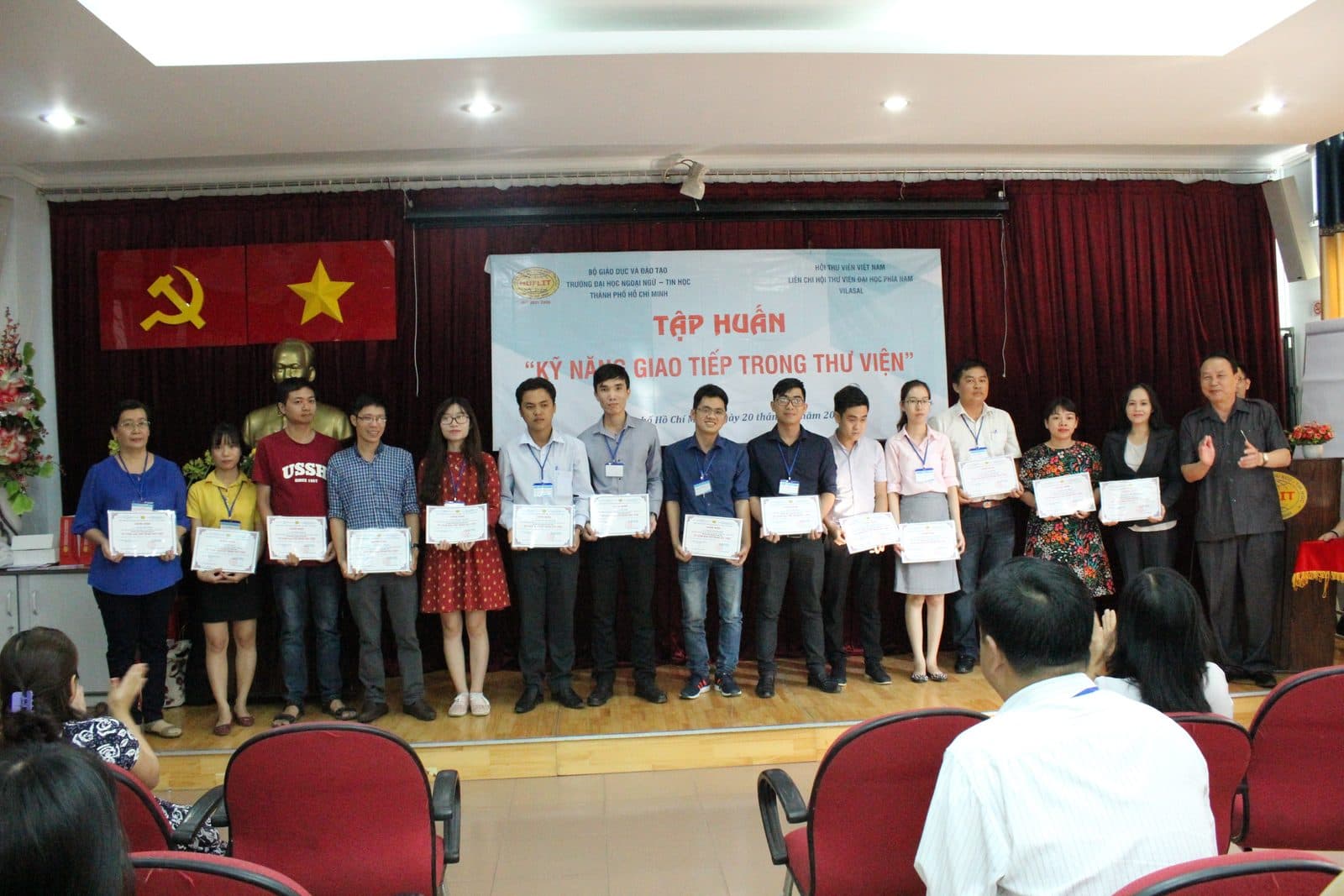 Kỹ năng giao tiếp trong thư viện 2018 — ảnh 17/21