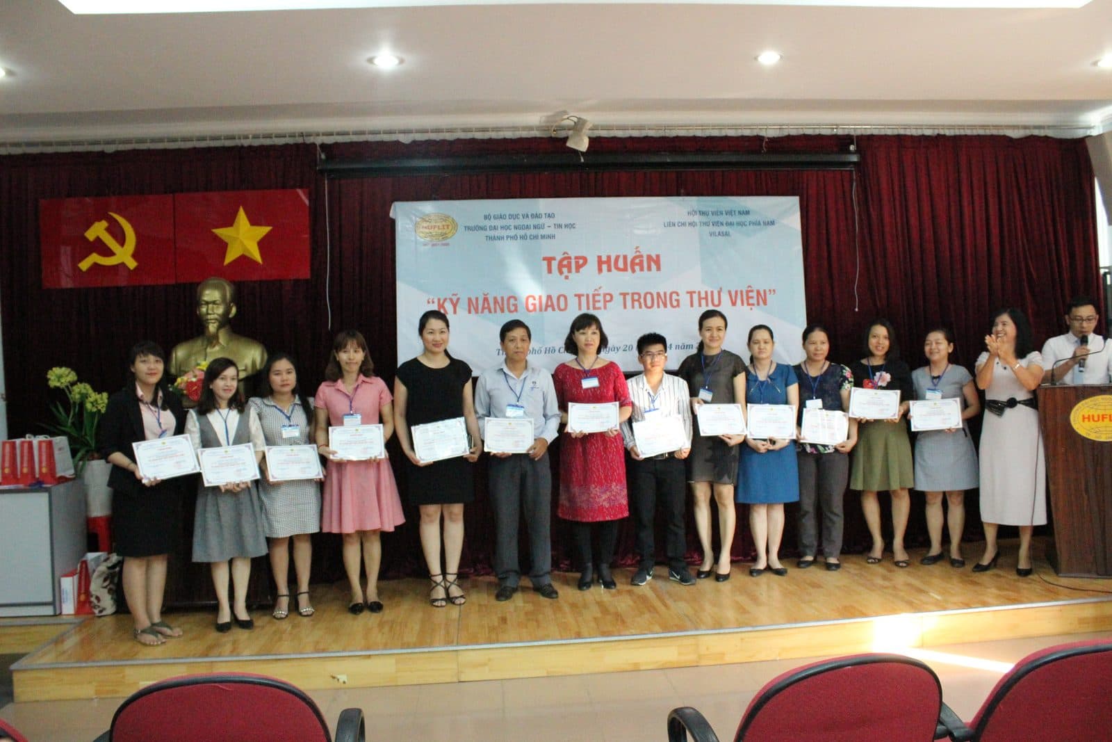 Kỹ năng giao tiếp trong thư viện 2018 — ảnh 18/21