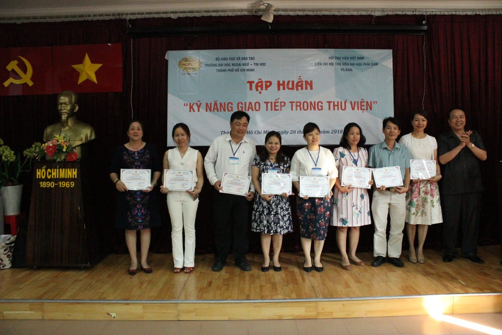Kỹ năng giao tiếp trong thư viện 2018 — ảnh 16/21