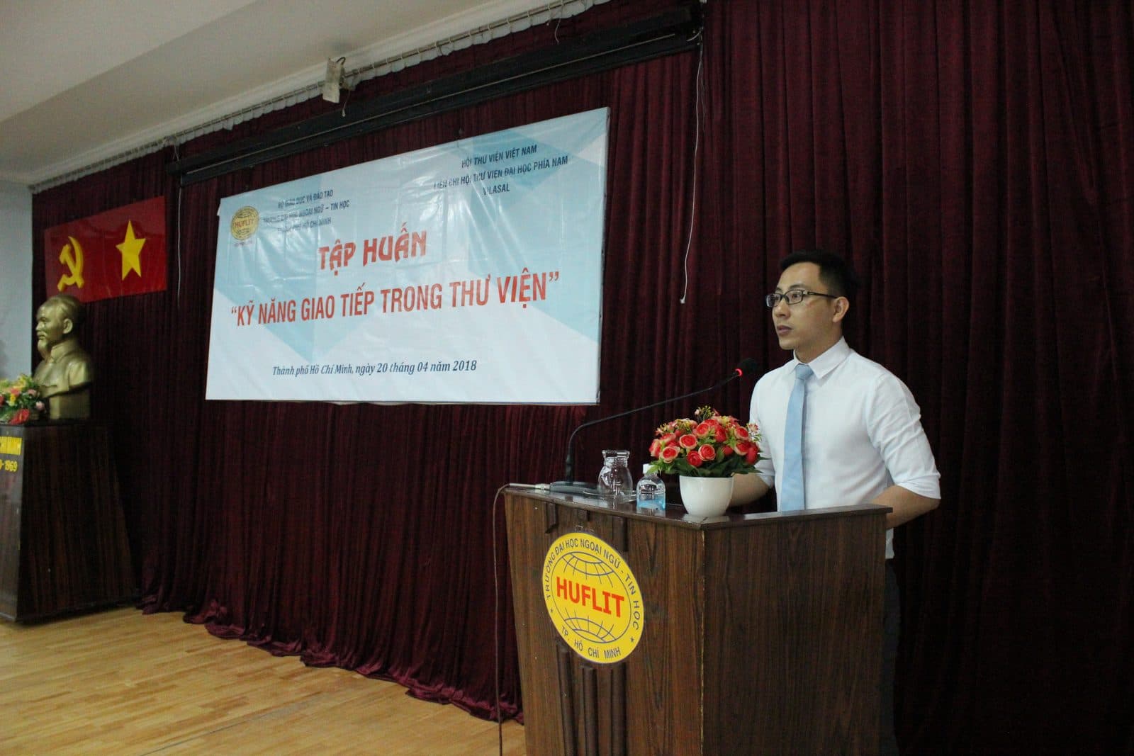 Kỹ năng giao tiếp trong thư viện 2018 — ảnh 2/21