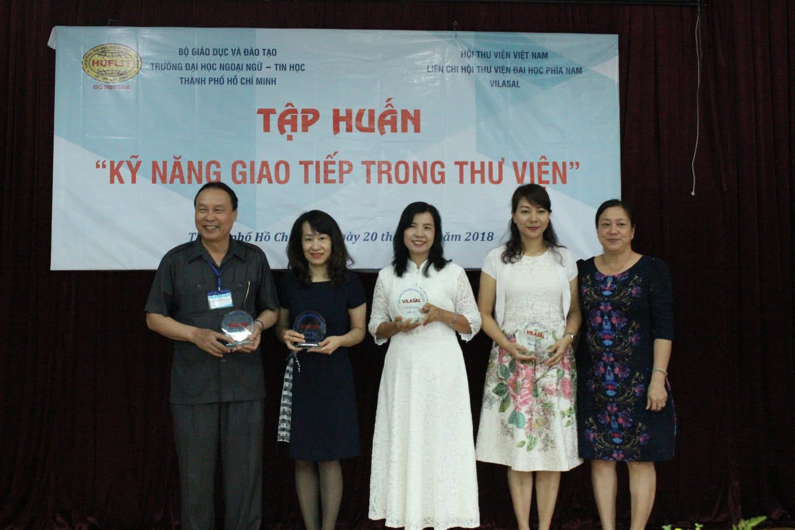 Kỹ năng giao tiếp trong thư viện 2018 — ảnh 8/21