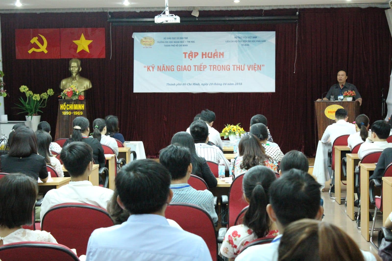 Kỹ năng giao tiếp trong thư viện 2018 — ảnh 7/21