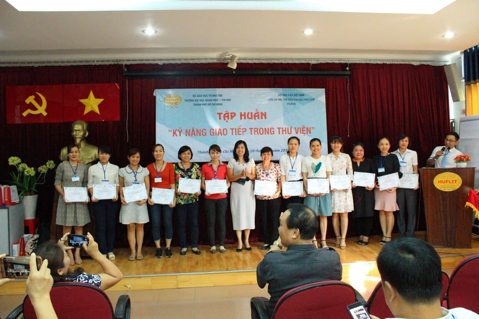 Kỹ năng giao tiếp trong thư viện 2018 — ảnh 20/21